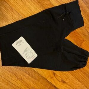 Lululemon Low Rise Recognition Pant Black size 8 W5200S $98